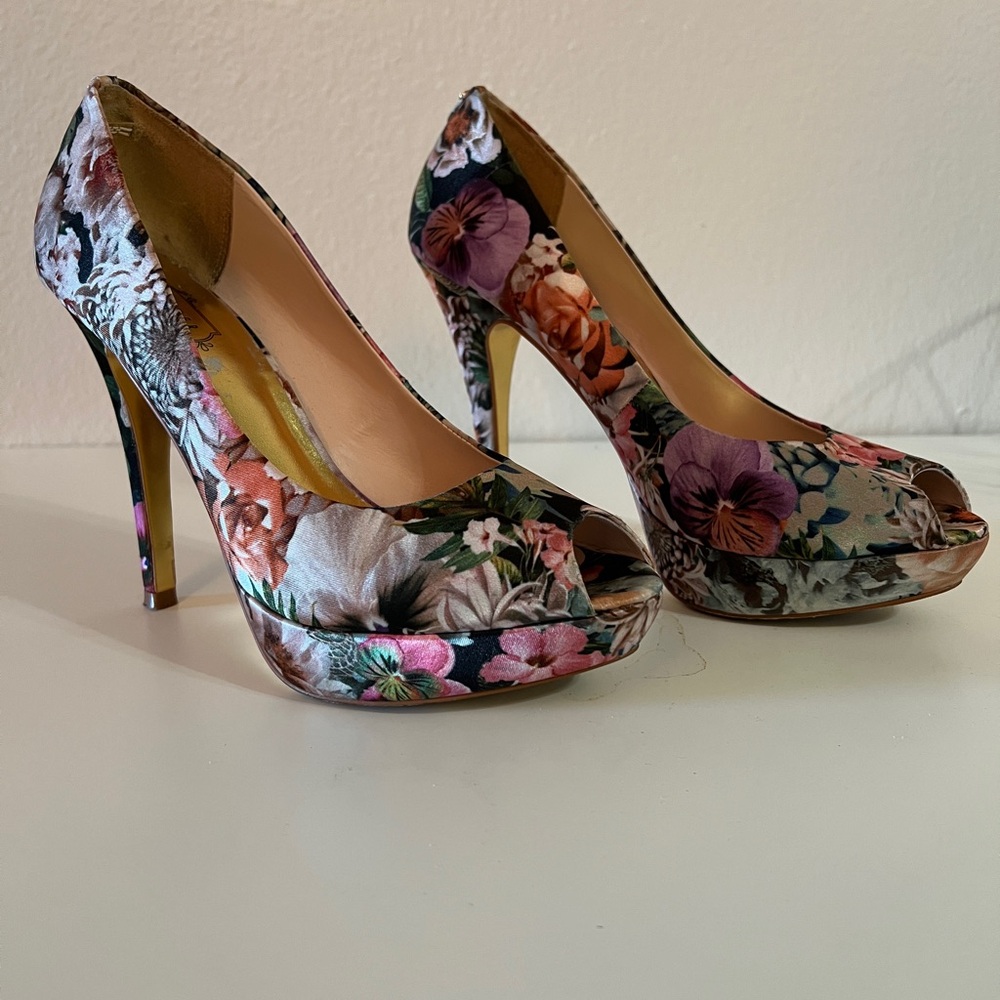Ted Baker heels size 9